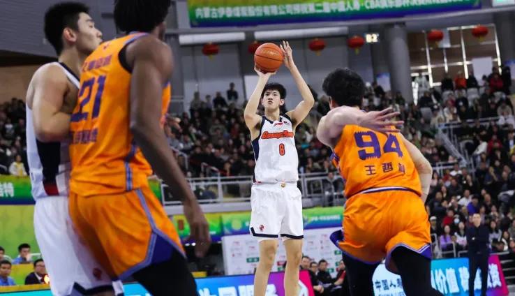 杯赛遭淘汰，媒体人批杜锋用人：人家黄明依打的好好的非要上张皓嘉，真服了啊。在俱乐