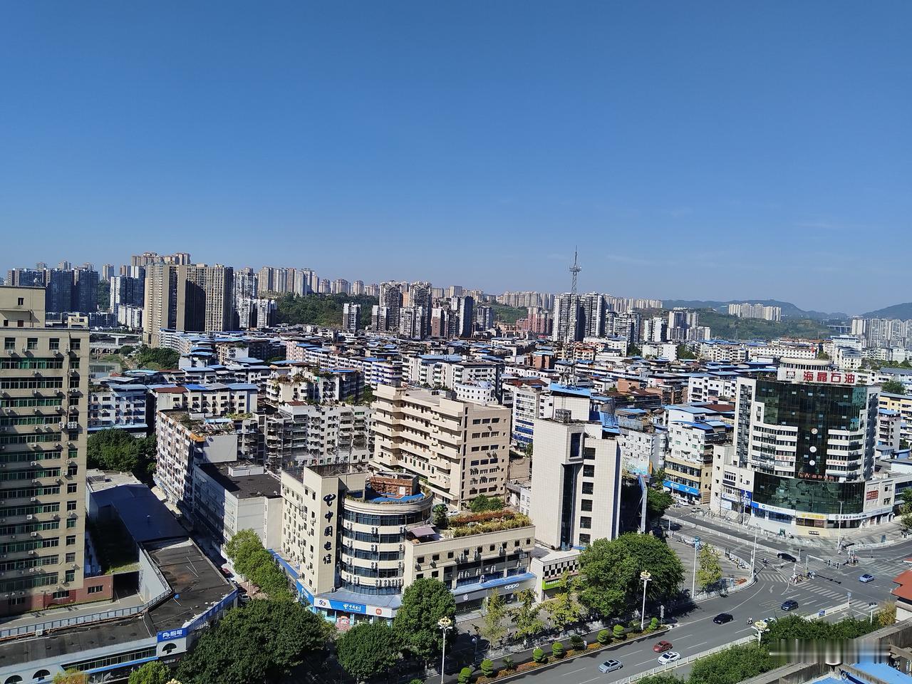 一位20多岁的小伙子走着走着却突然倒地，不省人事。约摸20分钟后，他又突然醒来，