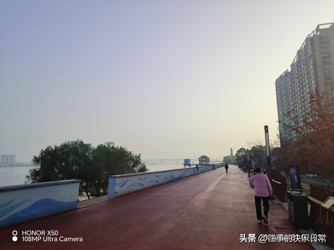 4月1日长江岸边晨练打卡