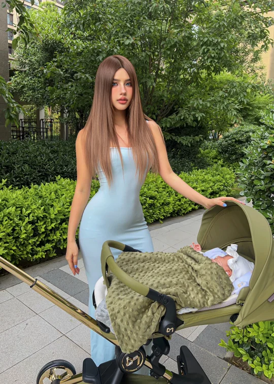 新晋辣妈开始遛娃啦