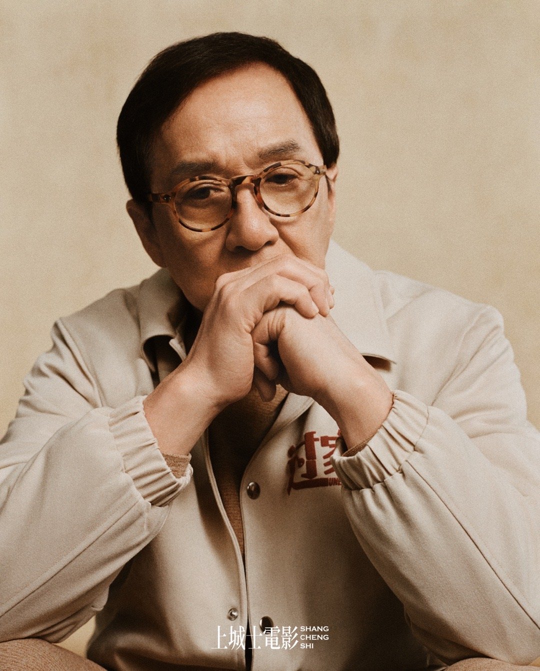 你是成龙那他是谁岁月会改变一个人的外貌与状态，却改变不了他的精神内核。成龙在银幕