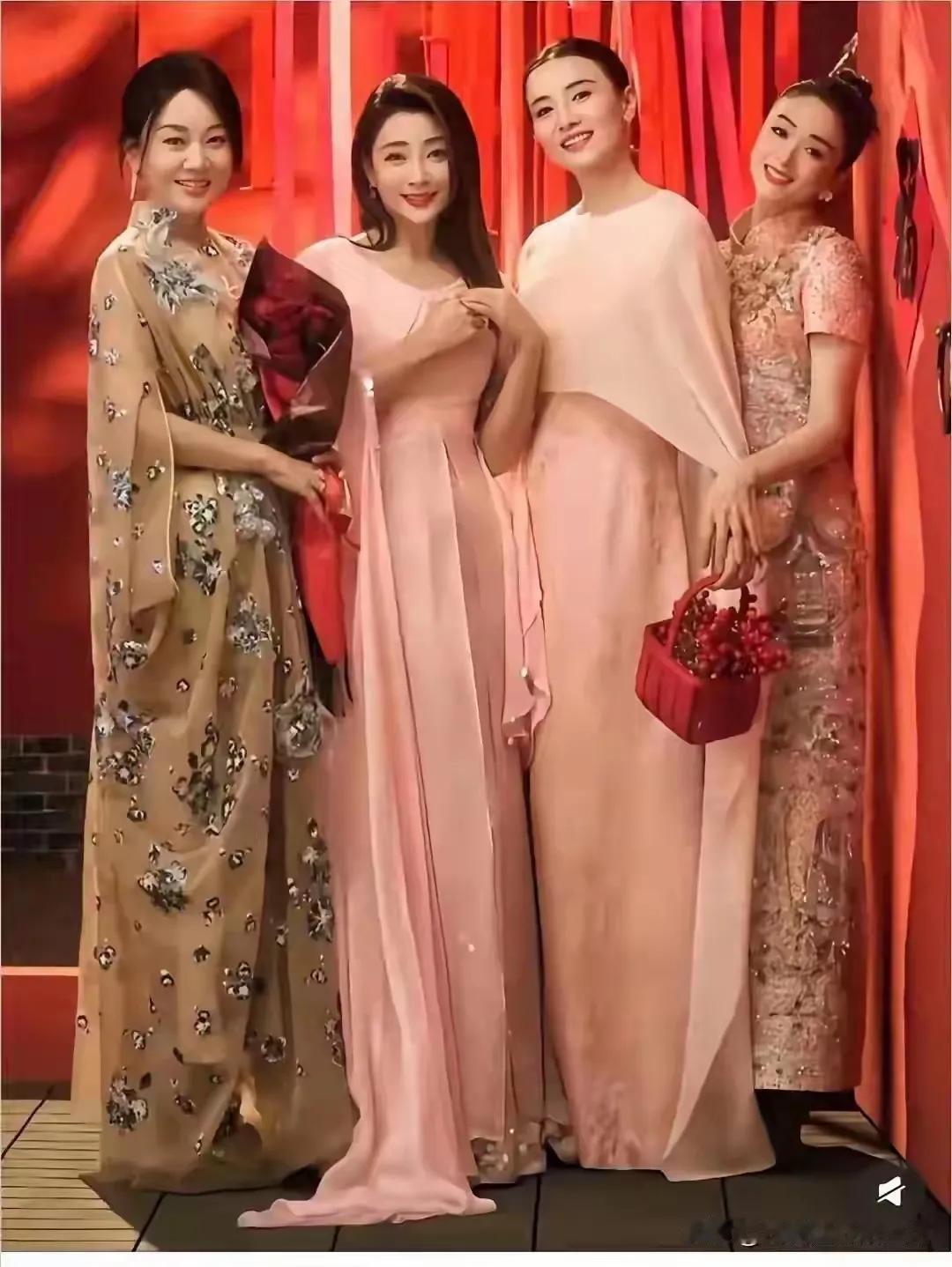 哇塞！蒋欣竟然没有她们几个胖