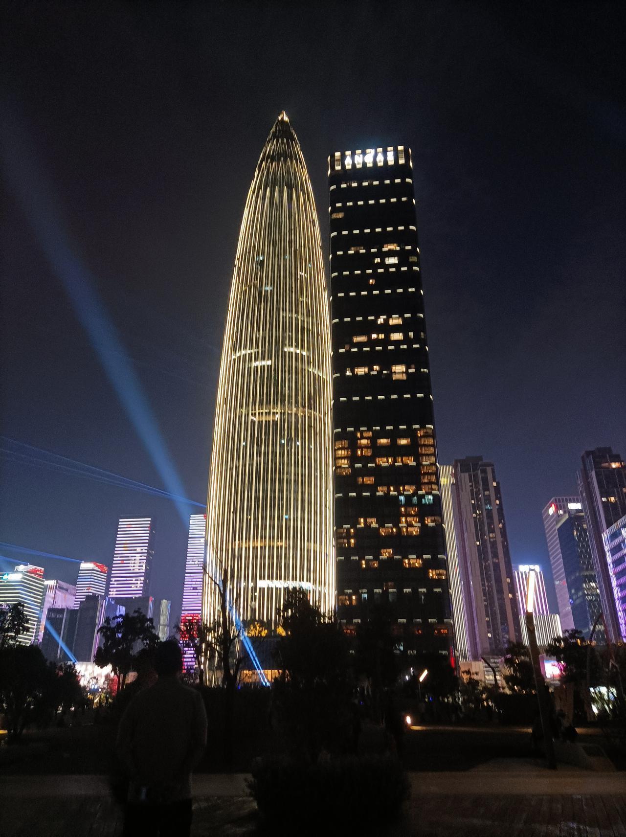 新年爱好打卡新年爱好出去玩，看风景，这是在深圳看的灯光秀[赞]