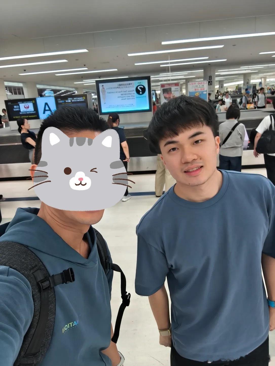 林昀儒到达日本羽田机场 被偶遇的小林同学 📷 
