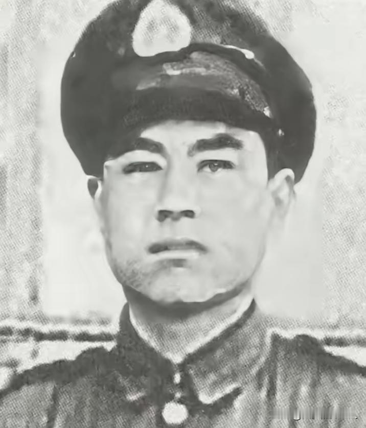 军统特务段云鹏潜入岗村宁次家中，盗走手枪1支、金表1块、金条5根、翡翠球1个、金