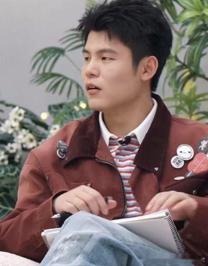 何广智官宣恋情何广智吃上爱情的苦了半熟恋人 何广智：恋爱刚满月，正是需要学习的时