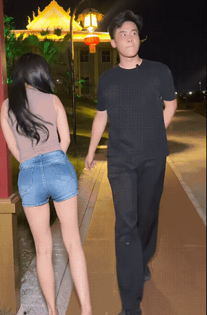 十八加二笔就是个米字，女子请帅哥帮忙就是要米，米不就是钱么？不知道对不对?
