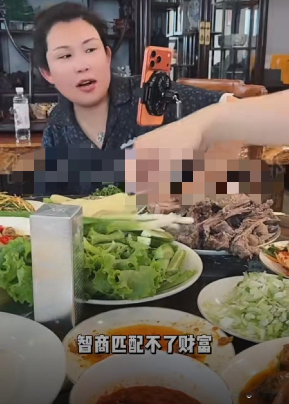 二驴超市女儿现在念的贵族学校每年30万，攀比成风，不是好现象！

       