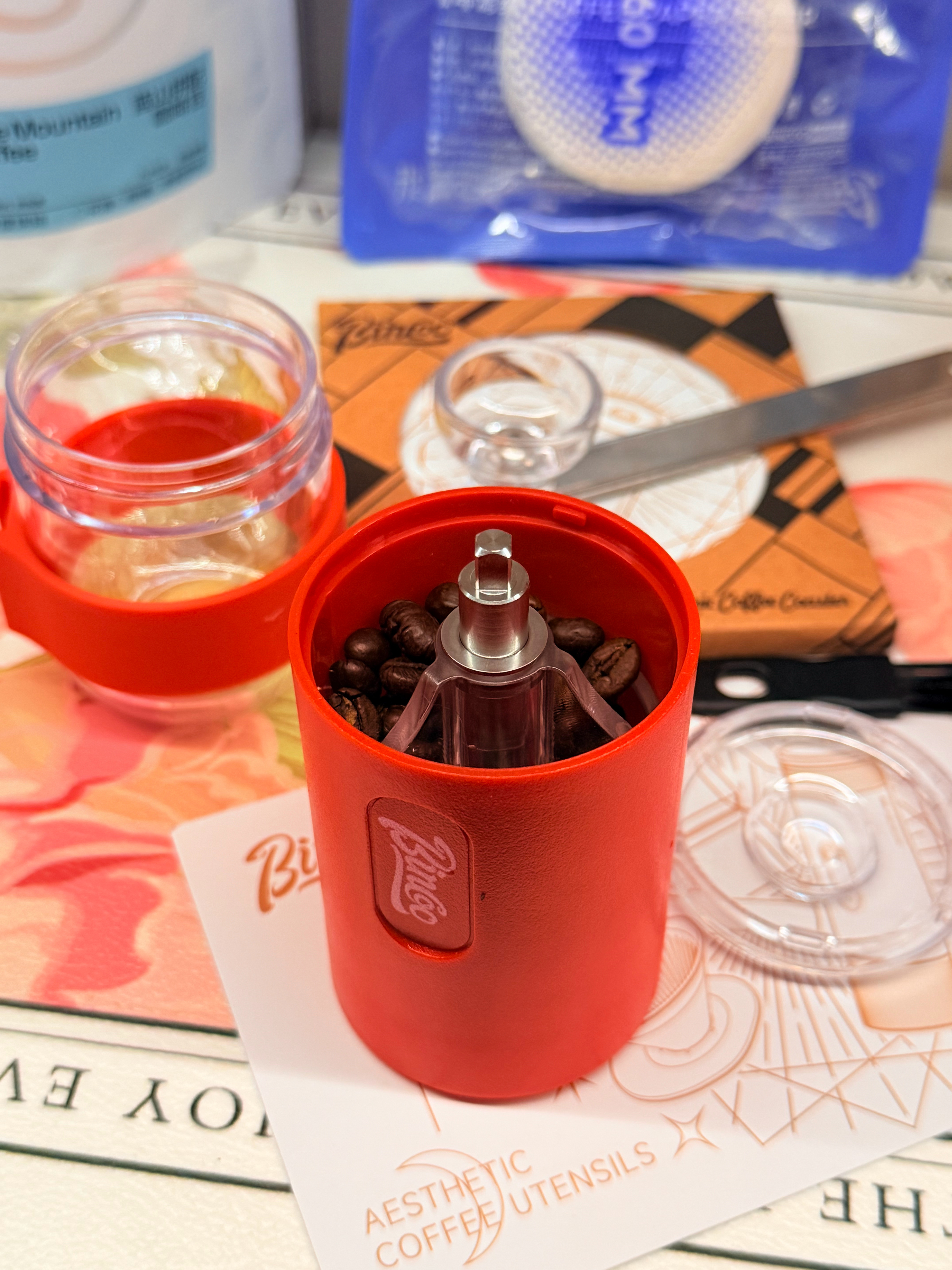 第一次从磨豆开始做的拿铁！不过有点太手忙脚乱了……因为没有拉花缸电子秤什么的，我