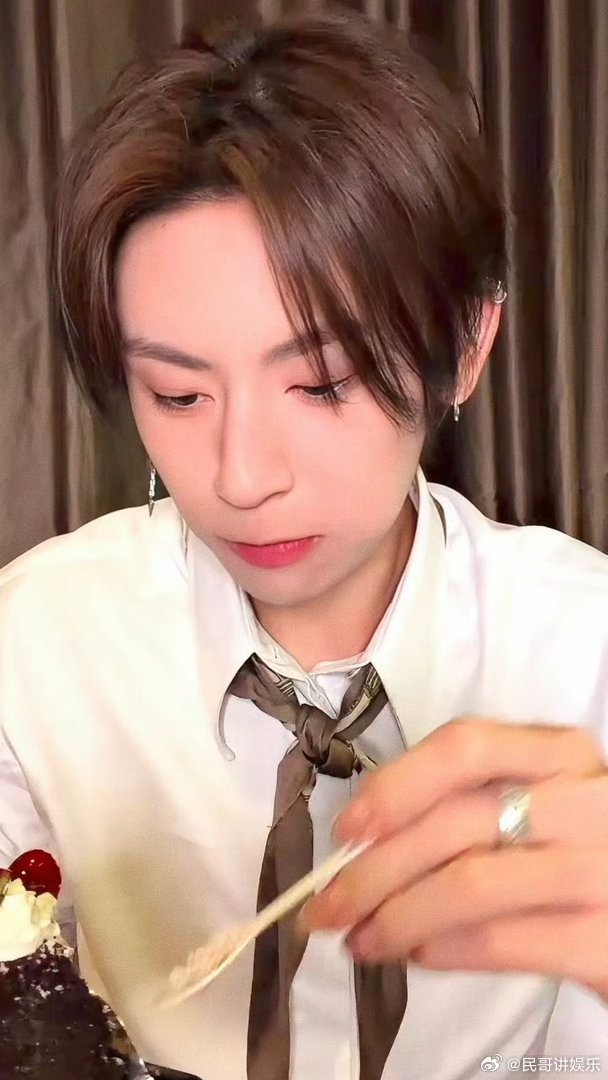 王琳凯出道八周年直播 2018到2026，八年是蜕变的旅程！18岁的莽撞成26岁