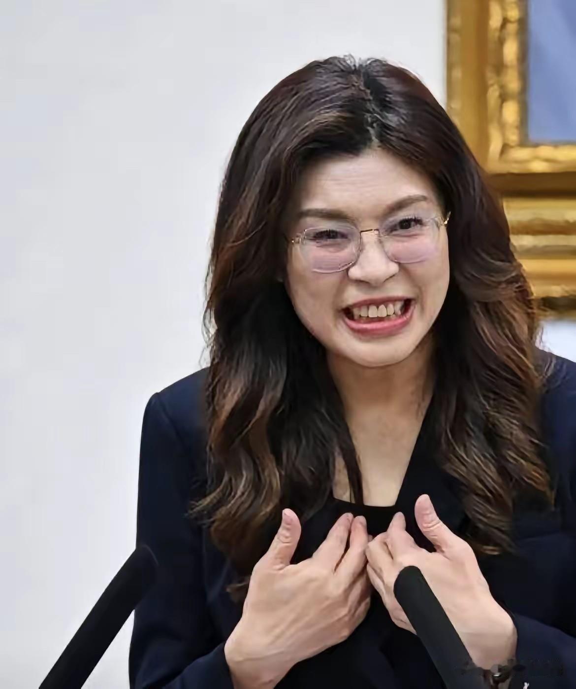 6月22日，汤家凤发文表示，当时郑丽文来大陆拜谒中山陵，他就拒绝抱有任何期待，甚