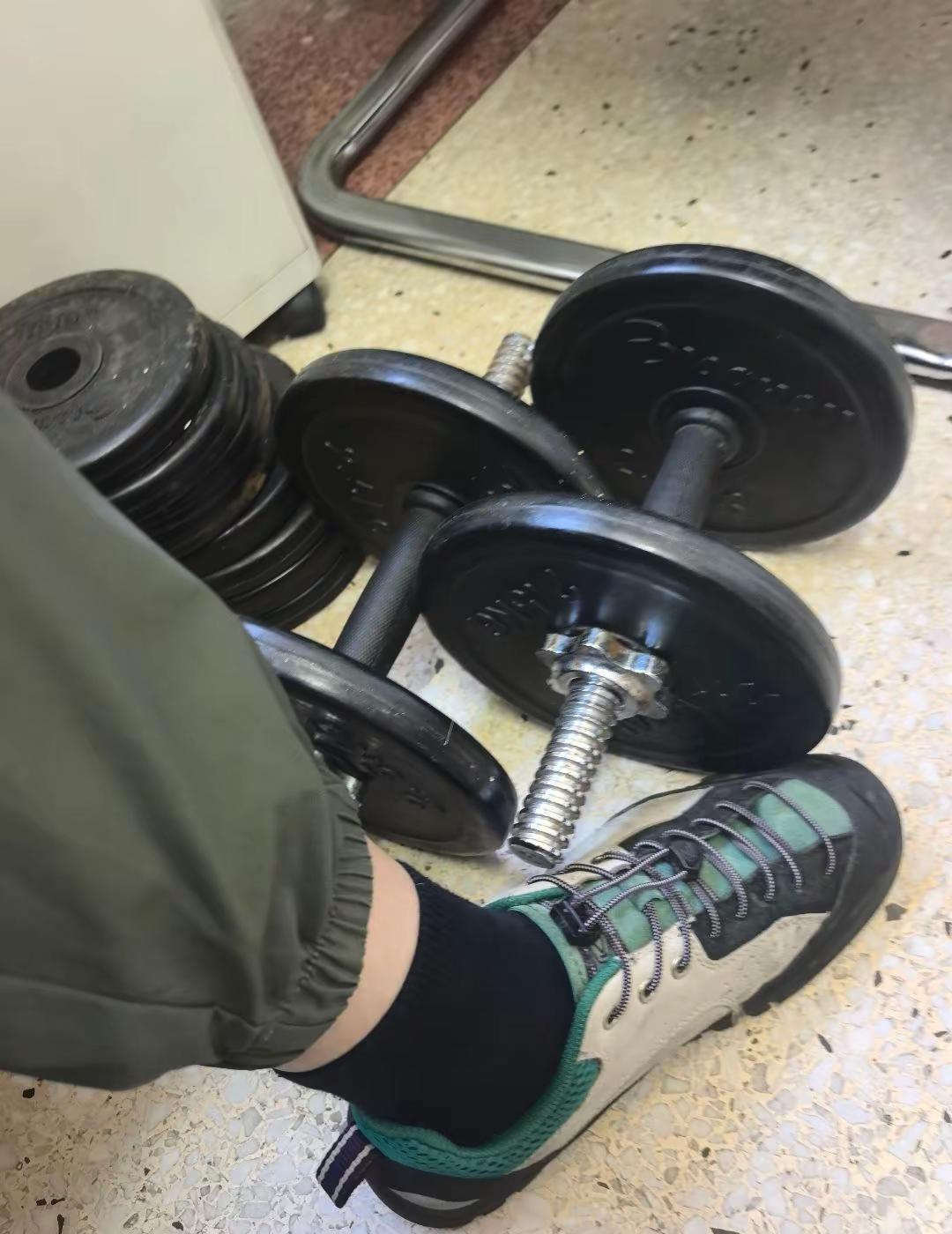 喜讯喜讯！80后老登于5月8日脱掉秋裤成功，特此声明，秦皇岛近期温度稳定，同龄小