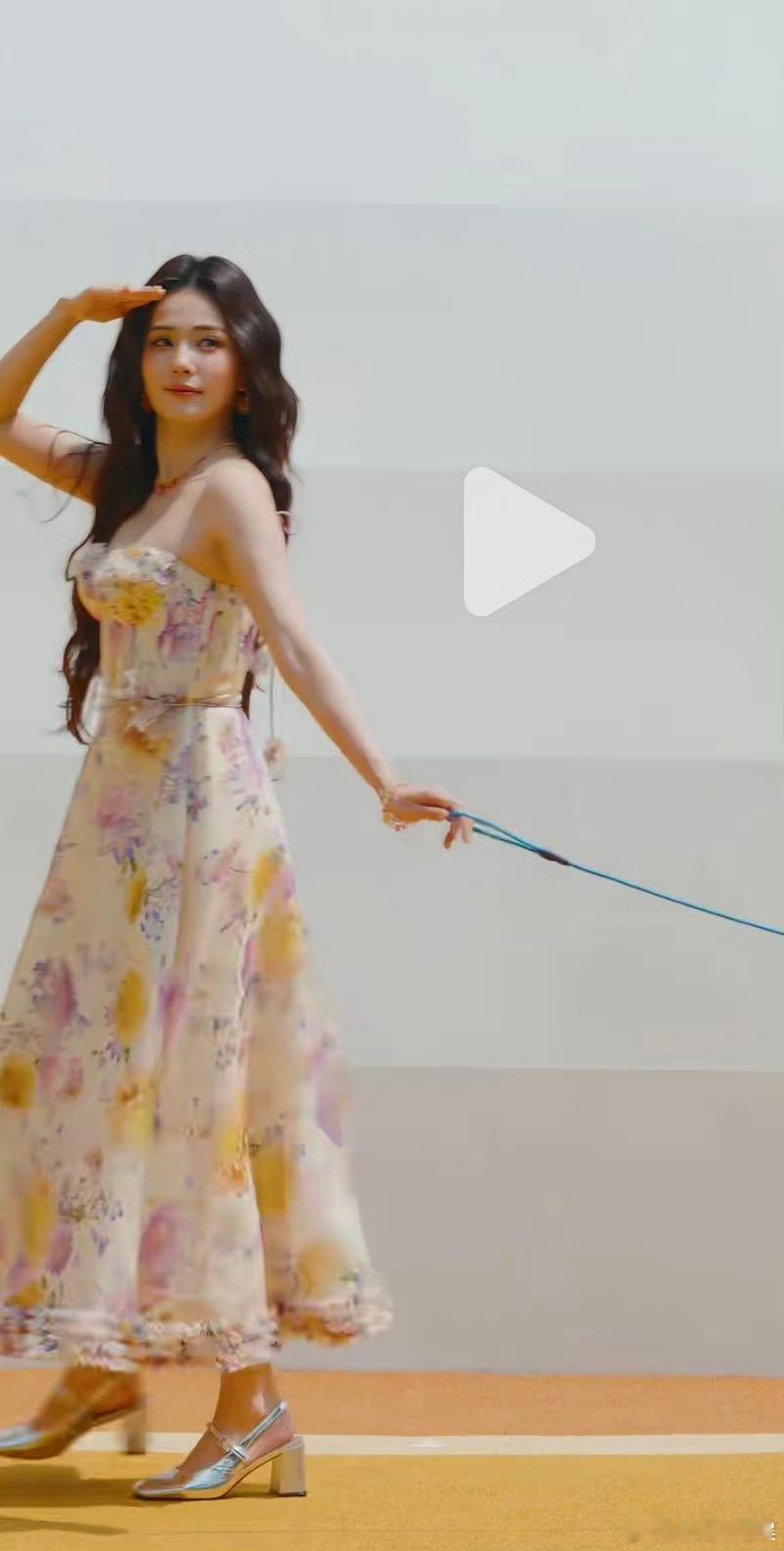 白鹿的身材，可惜了这张脸啊。 