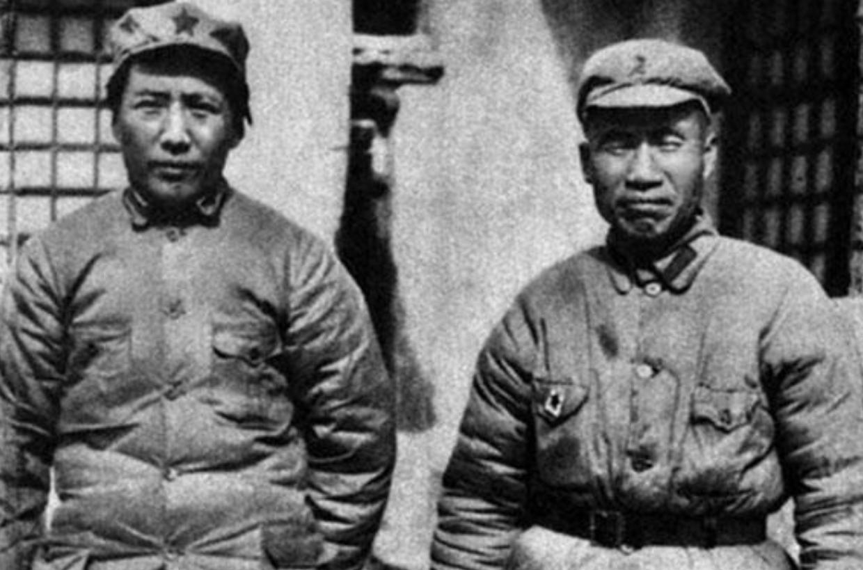朱德决定亲自去前线直接指挥作战，毛泽东连吸了三支烟，没有答应。 朱德把帽子一脱：