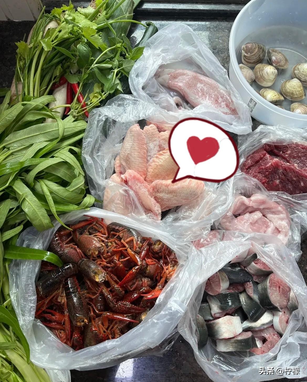 人老了，要是不受待见，就该自觉走人了。
 
我今年六十，在儿子家住了一年半，上个