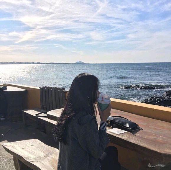 “ 坚持和放弃  都不会绝对正确  最恨恨不过一句  逼不得已  最大大不过一句