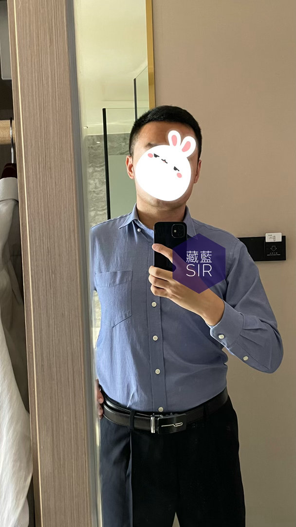衬衫 这件衬衣的颜色我是真喜欢阳光下还会有点泛紫还有就是，今天的👖、🧦、👞