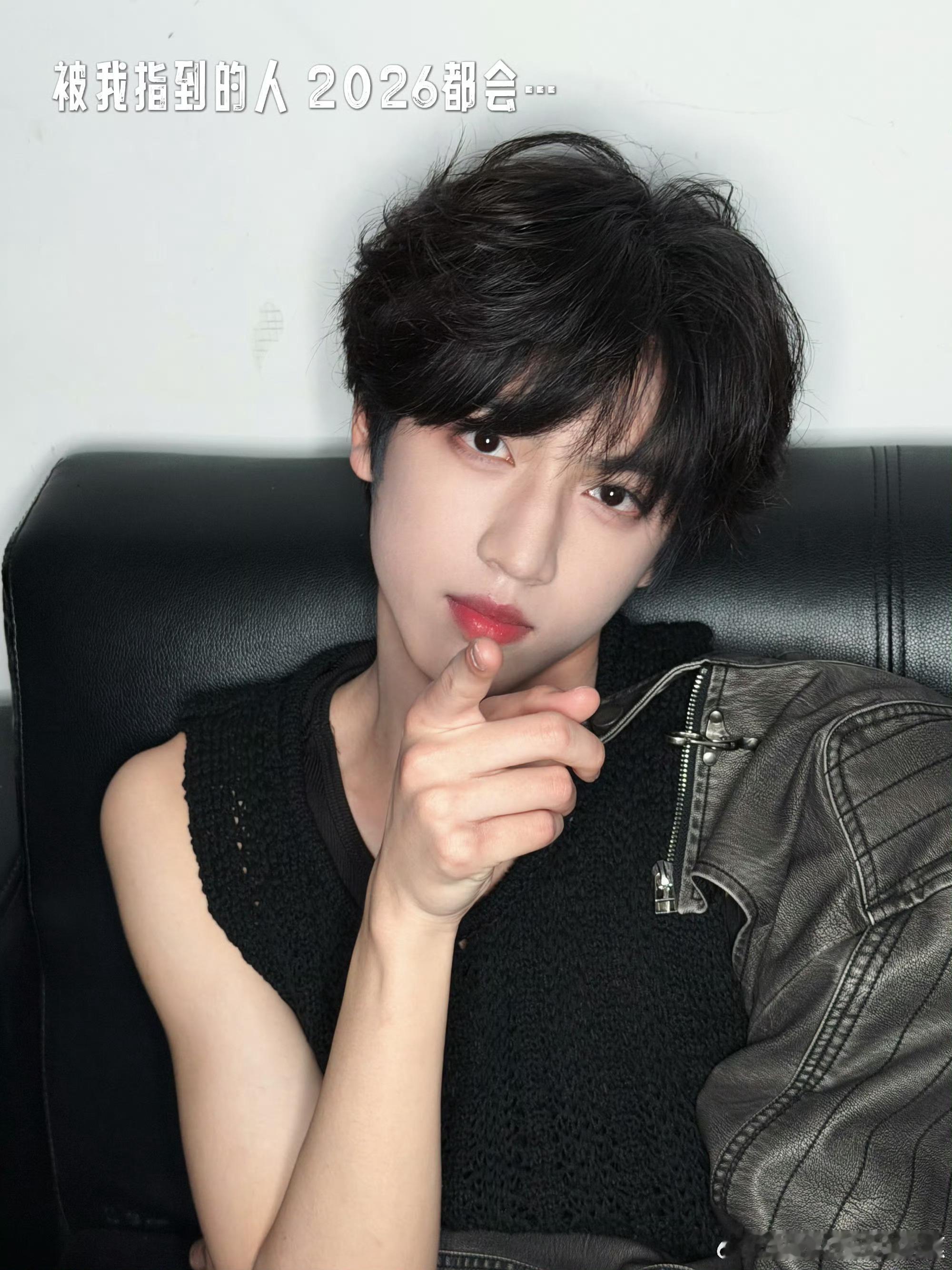 桂橹到底配不配这次台历家族款卡面爆的差不多了。桂橹卡价遥遥领先。这两个人的cp是