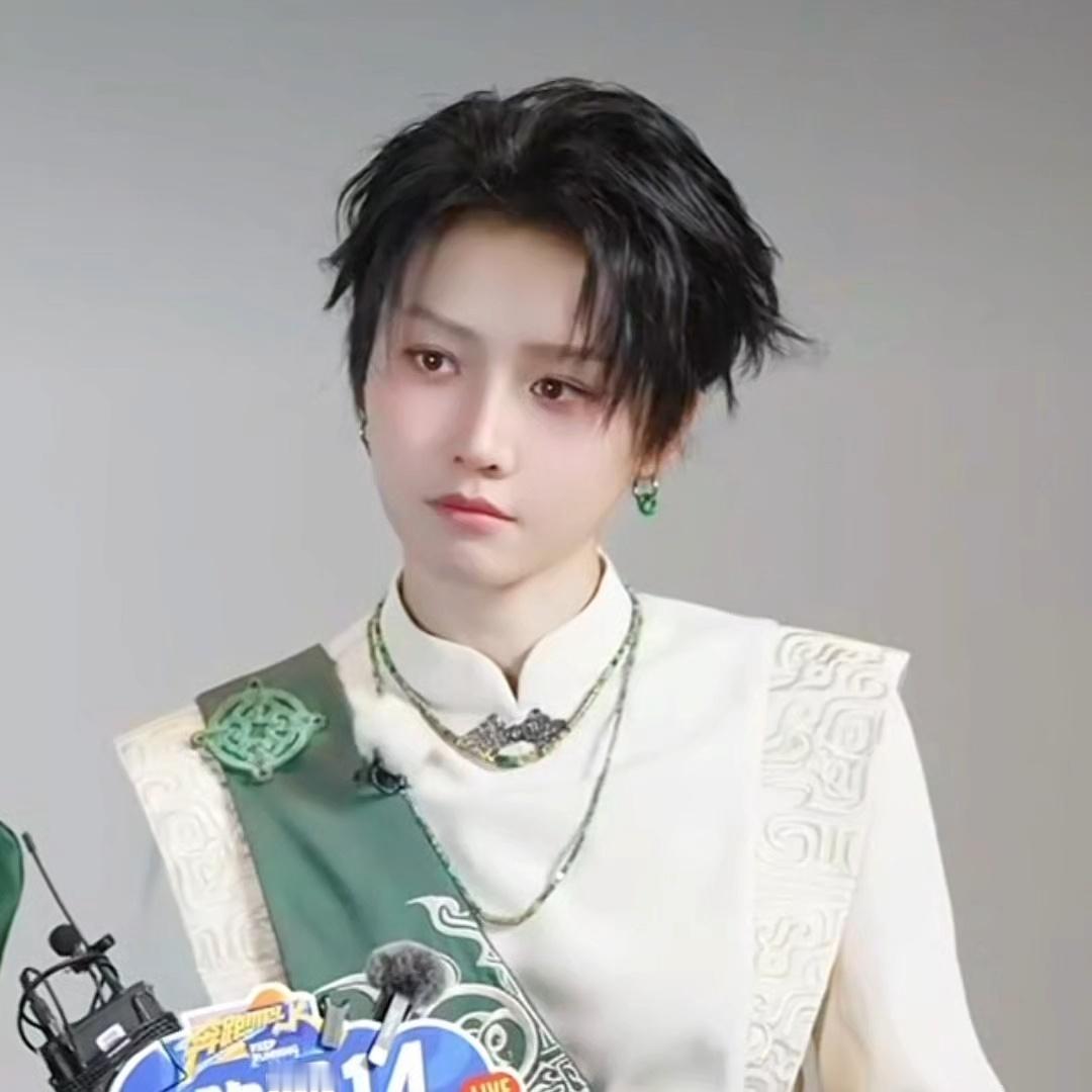 给 我 粘 回 去毛茸茸的好可爱刘雨昕是唯一不吃范丞丞耍赖之人