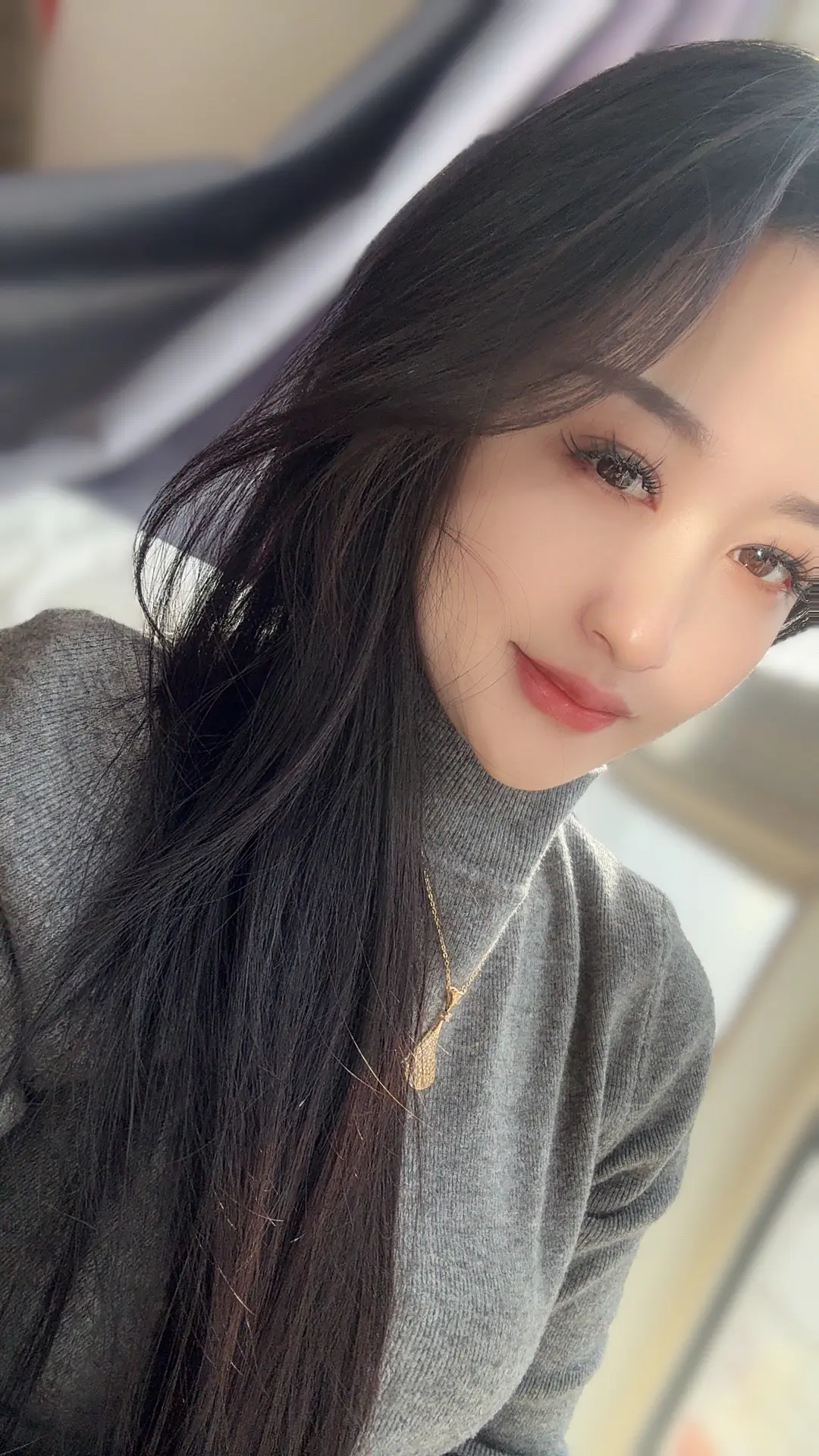 人既要被繁华震撼过  又要被质朴感动过  这两种体会之间丈量着一个生命...