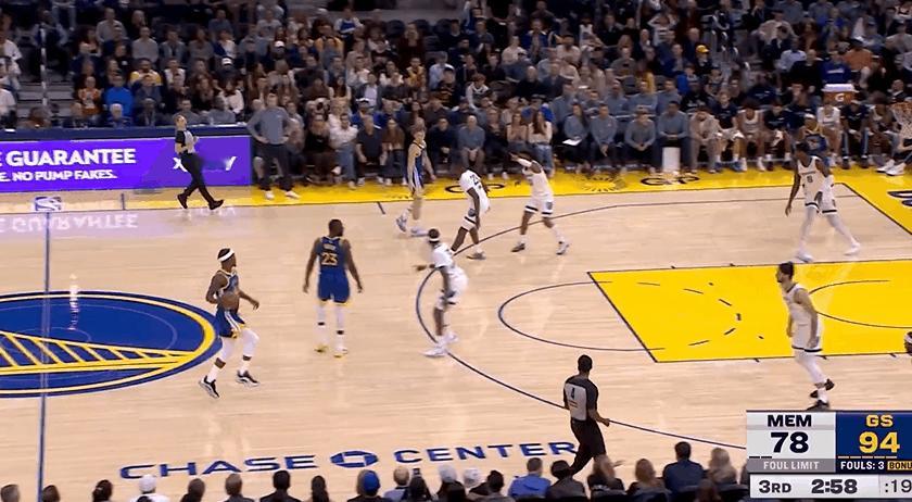 神兵天降！穆迪今天百发百中一个不丢！
在今天NBA常规赛勇士对阵灰熊的第三节比赛