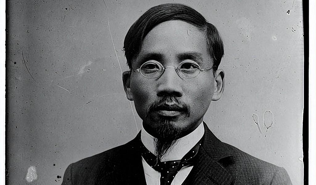 北大校长胡仁源。
 
执掌北大四年、为蔡元培铺路的校长胡仁源，字次珊，浙江吴兴人