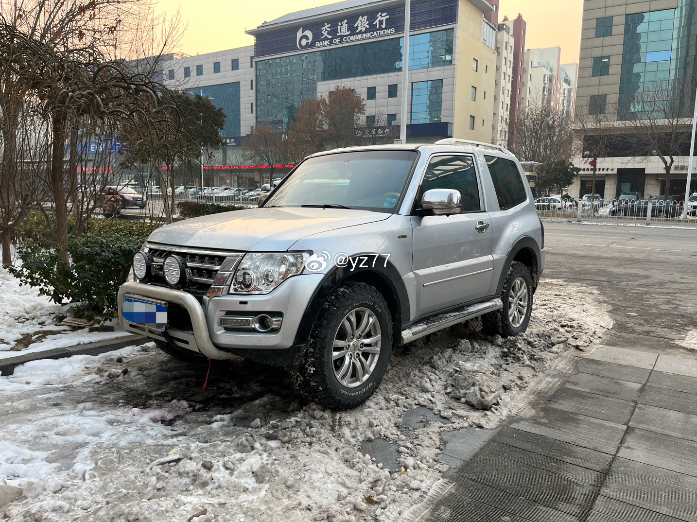 这个带M+S标的AT胎在雪天还是挺好用的#yz77聊车##三菱帕杰罗# ​​​