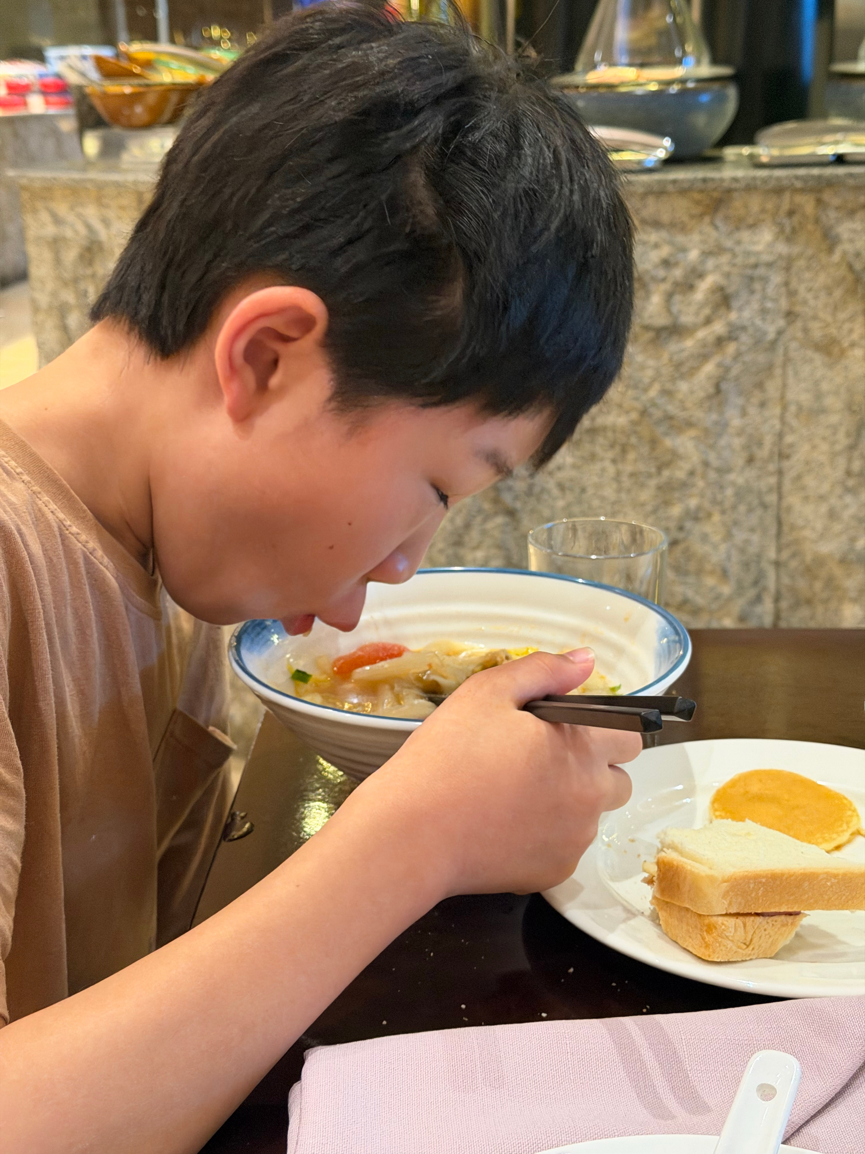 哈哈哈哈哈哈，又是暴风吸入面条的早晨小学生小添