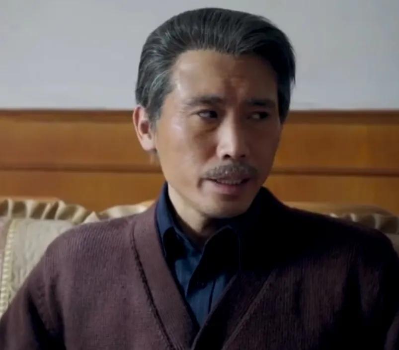 就觉得李乃文像某个伟人，尤其这扮相，咋看咋像。近年，李乃文的作品产出量越来越高，