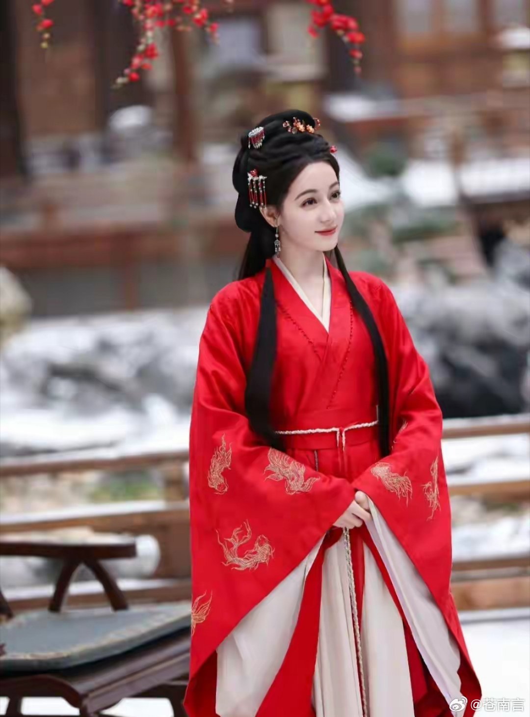 曝迪丽热巴换了张小斐前经纪人据悉，此次人事变动发生在迪丽热巴与老东家合约到期、自