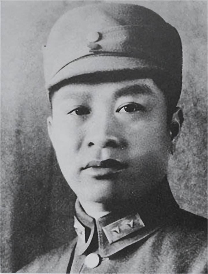 叶挺名满天下
 
 
 
叶挺将军之名，贯穿北伐、土地革命、抗日战争，战功与风骨