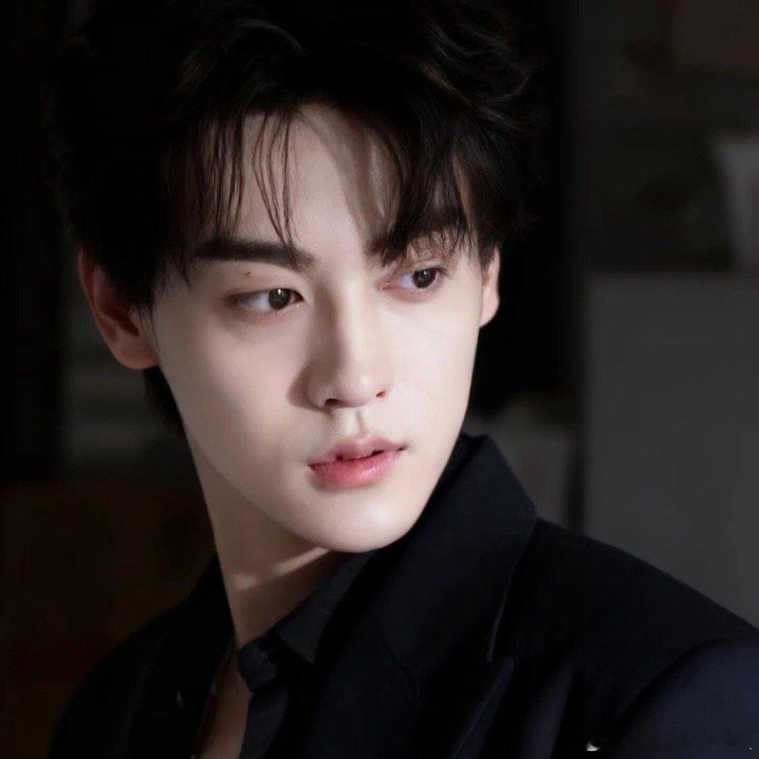 🍉田栩宁下一个代言是九阳，也快官宣了。这几个月的时间他粉丝黏性还行 ​​​