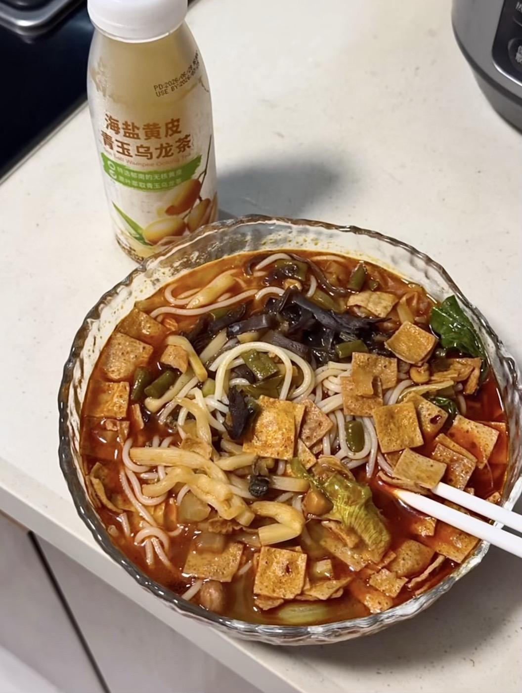 这一碗螺蛳粉拿什么都不换