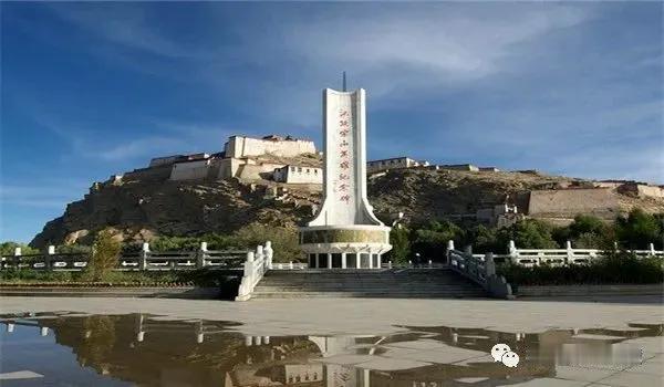翻开近代史
英帝国主义
曾两次向西藏
发动过武装侵略
第一次是1888年
隆吐山
