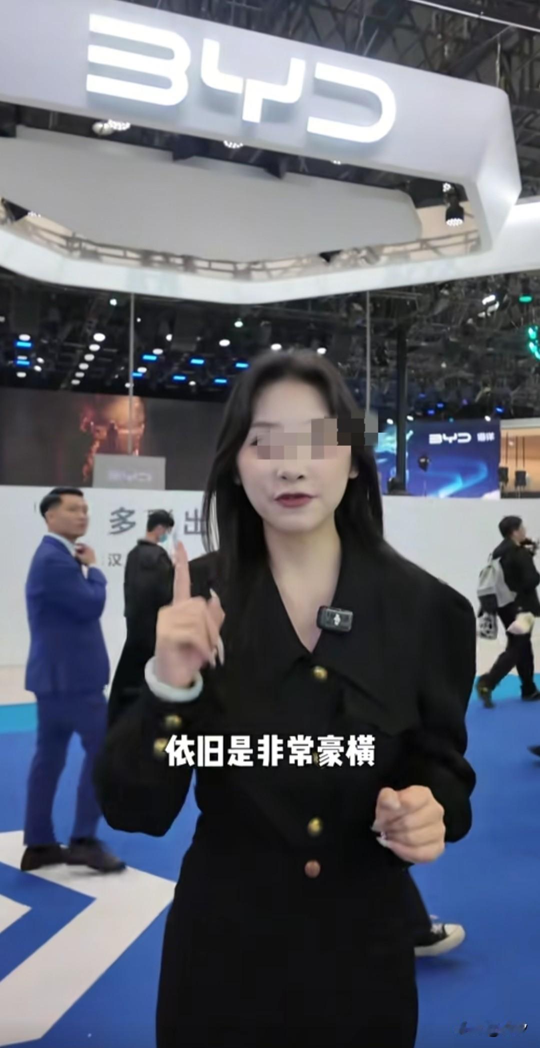 2025的广州车展亚迪依旧豪横，
包下了一整个场馆，
展示了他所有的高端系列车型