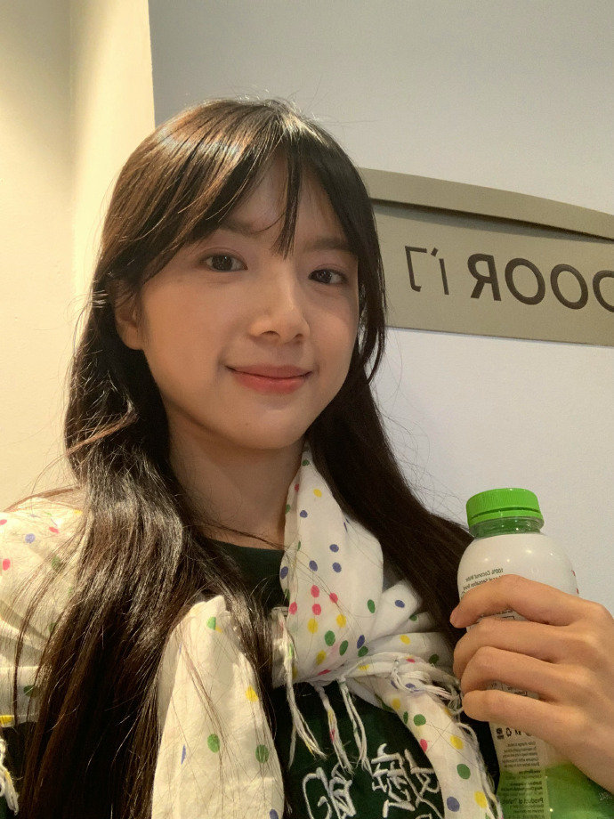 李思潼和爸爸合拍父亲节短片李思潼父女温情短片 李思潼没有选任何专业演员，就拍自己