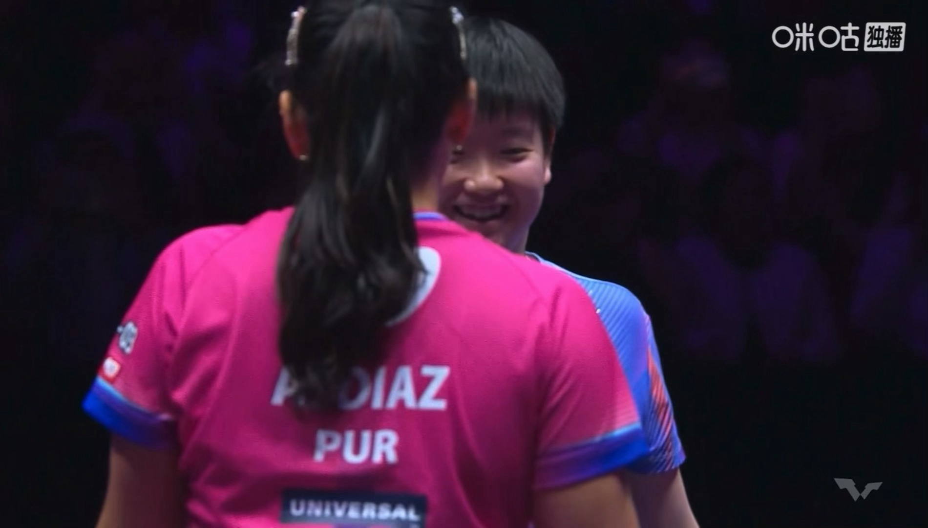 笑脸盈盈的和迪亚兹说sorry sorry🥰 