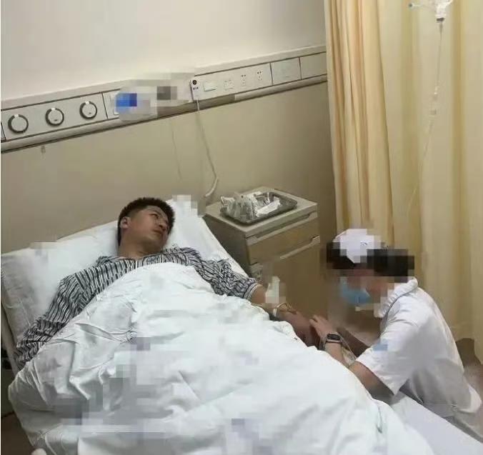 张雪峰突然离世，真的是长跑惹的祸吗？
 
41岁，正是干事业的好年纪，张雪峰突然