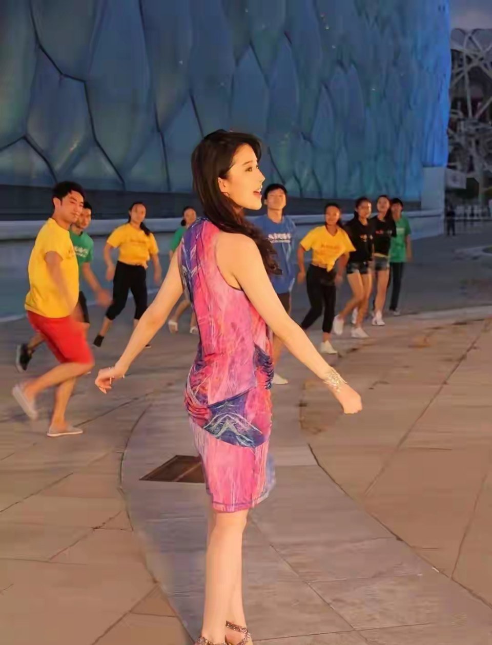 刘亦菲线下怎么不上镜呢？ 