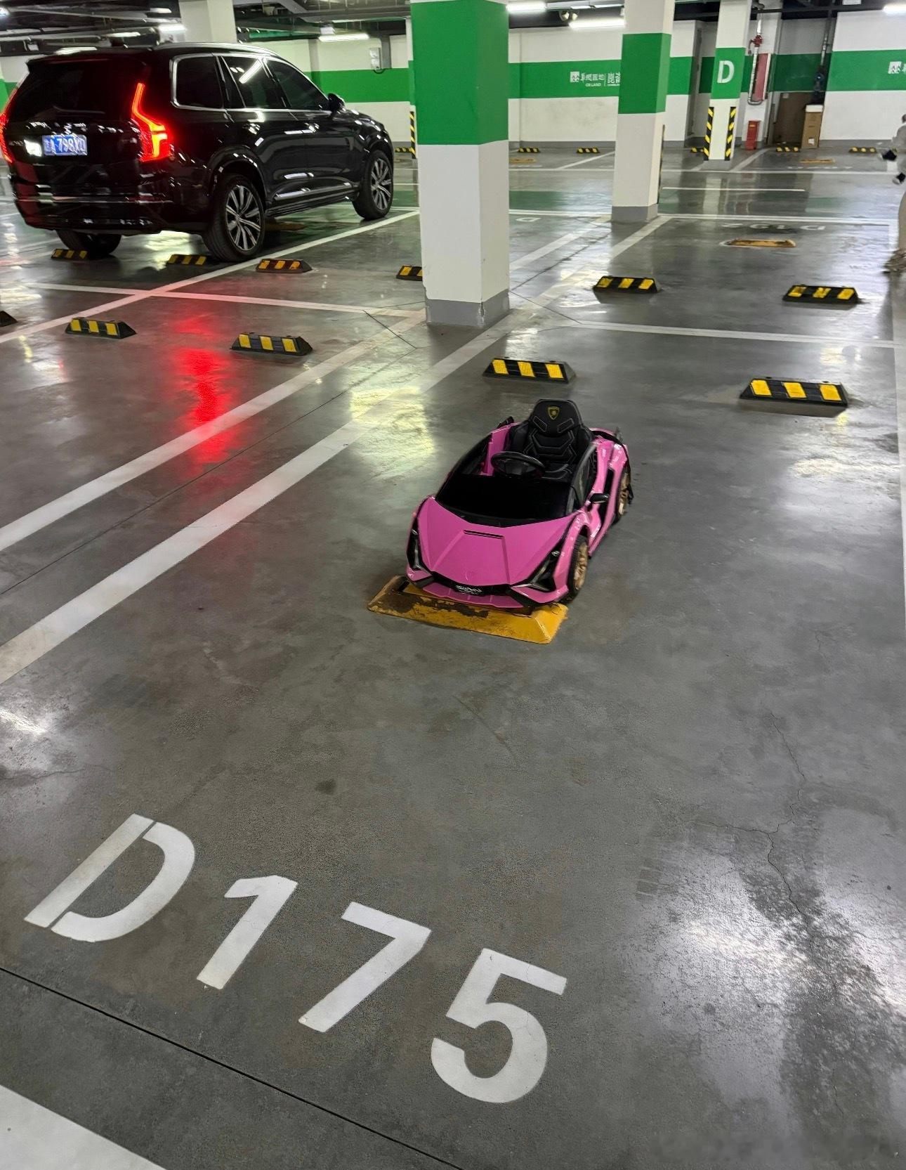 这是谁的车，也不知道关一下车窗。万一被偷东西了怎么办黄金金油-领航者-周烨金价黄