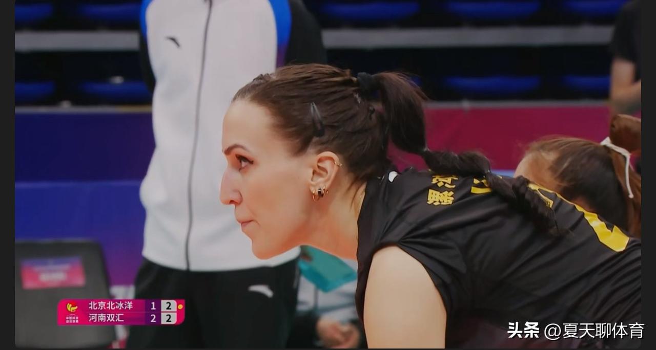 河南女排这是改头换面了吗？季后赛这个阵容有点意想不到，竟然大比分2-1领先北京女