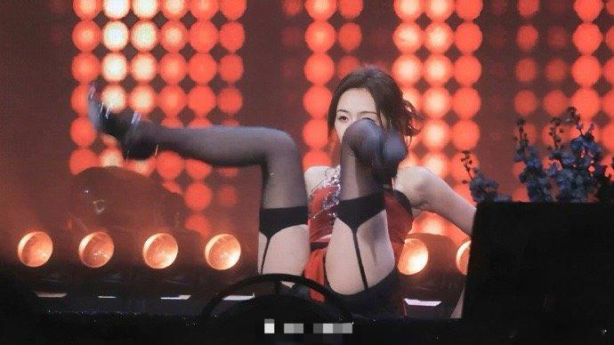 吴宣仪这波舞蹈只能说太宠粉了，为了粉丝真是拼了！！ 