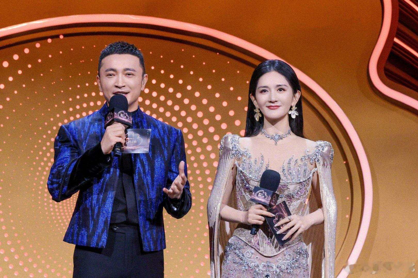 谢娜回应早期艺名 谢娜暖心回应早期艺名叶子，坚守热爱，向阳生长，从叶子到太阳女神