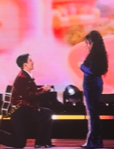 妈呀李川浙江跨年晚会直接跟锤娜丽莎求婚了！！好幸福99啊两人哭成啥了哈哈哈哈哈哈