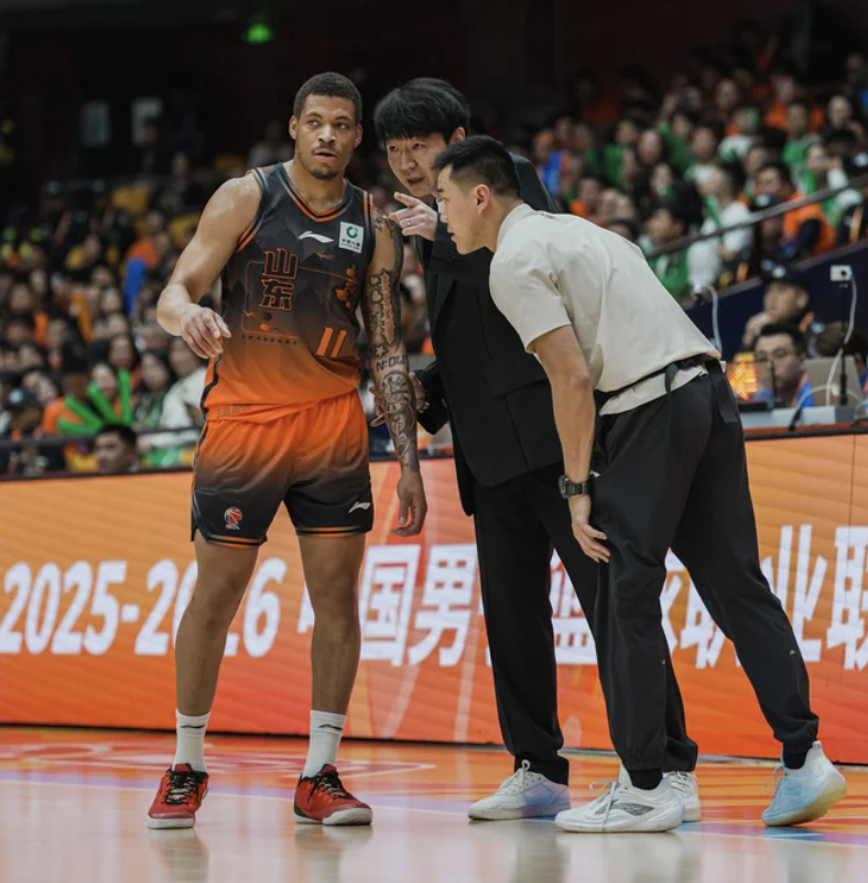 辽宁1比0领先山东山东男篮vs辽宁男篮CBA季后赛 山东季后赛主场不敌辽宁，0-