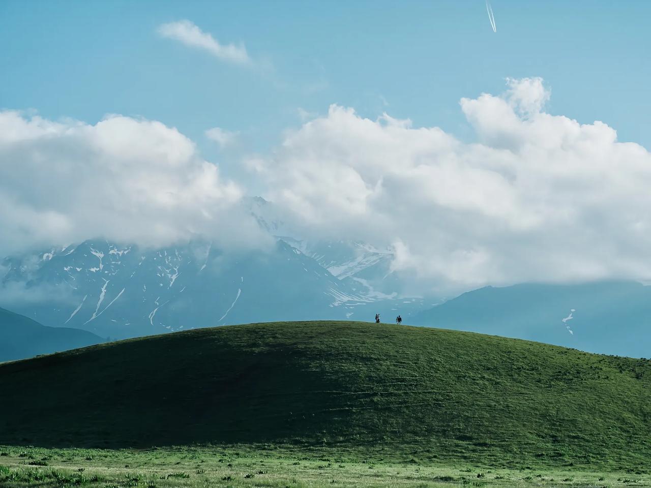 昨天一个家长跟我咨询，因为高一的孩子要分班了，到底以后学文科还是学理科？我觉得如