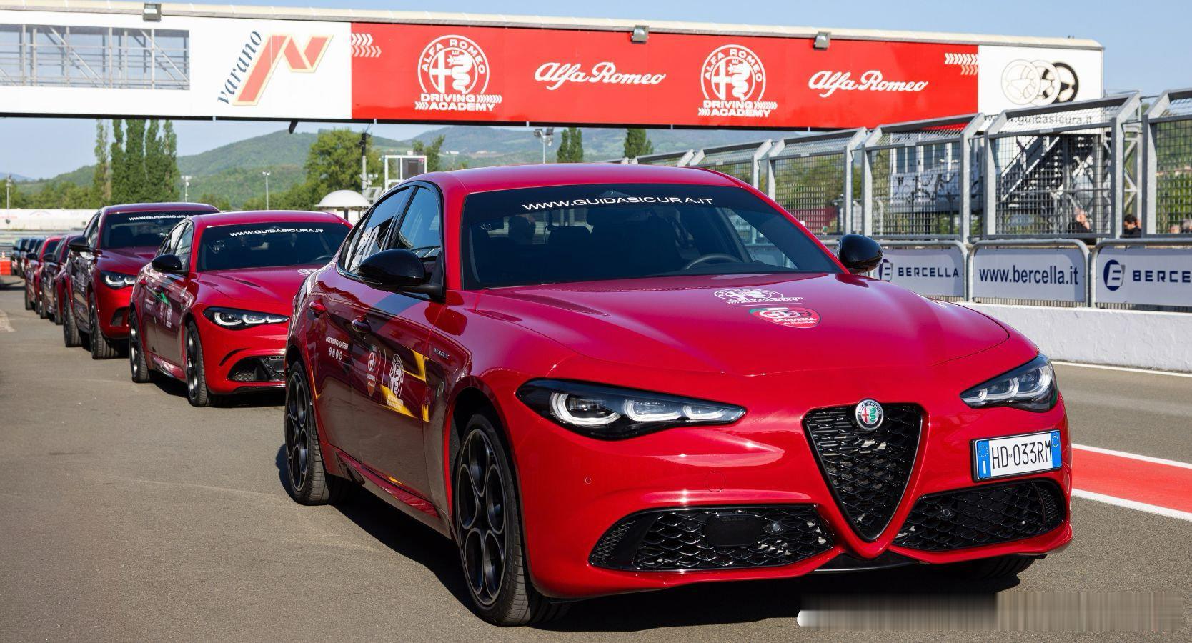 阿尔法·罗密欧联合Scuderia de Adamich举办驾驶学院活动，邀请1