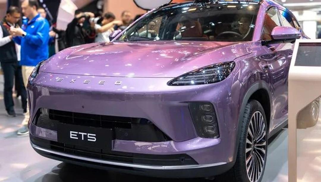 3月5号，奇瑞的星途干了件“冒天下之大不韪”的事——涨价。

ET5高配版，上调