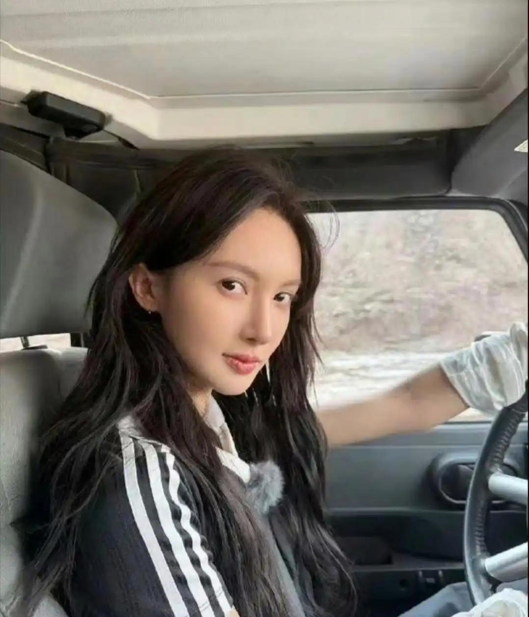 离谱！
2026.1.29金晨顶包疑云，明星特权不能忍
谁能想到赛车综艺里的“漂