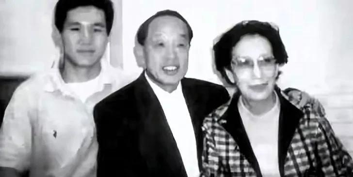 父亲是前外交部部长，妻子是阎维文爱女，他却拒绝父辈光环靠自己，在北京那些拼爹拼妈